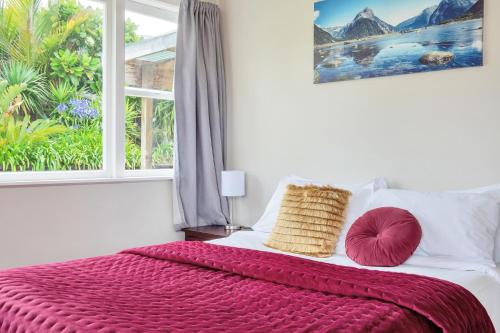 Sunny & Cozy Home near Western Springs, Auckland (photo 6)