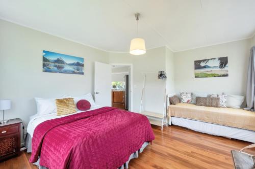 Sunny & Cozy Home near Western Springs, Auckland (photo 8)
