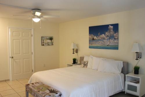 Latitude 26 Waterfront Boutique Resort - Fort Myers Beach