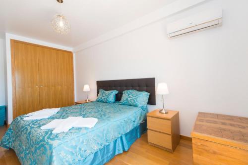 Comfortable and friendly 2BedroomApt with Pool, terrace, Bbq, Ac in Santa Luzia