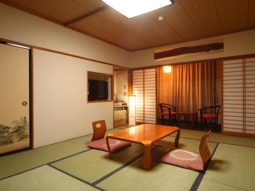Deluxe Japanese-Style Room
