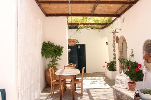Hotel Porto Loutro on the Beach - image 2