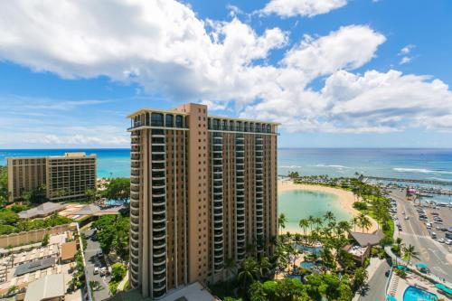 Spacious Condo with Private Lanai in the Ilikai Tower - image 7