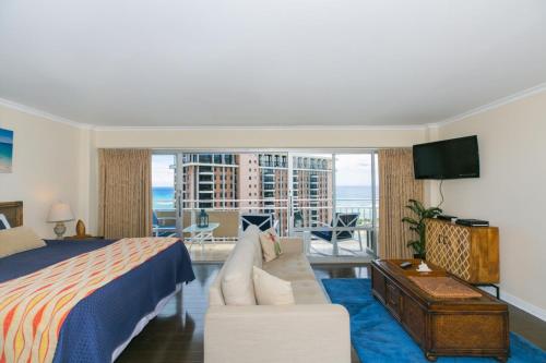Spacious Condo with Private Lanai in the Ilikai Tower - image 8
