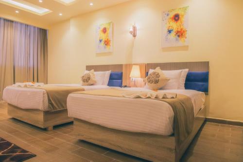 2 twin beds