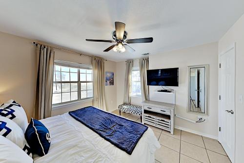 Great Getaways - Unit B - Pool Steps to Beach Duplex - image 7