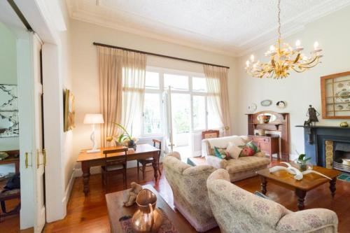 Room in BB - Luxurious Room with Breakfast in lovely Guesthouse in Pretoria