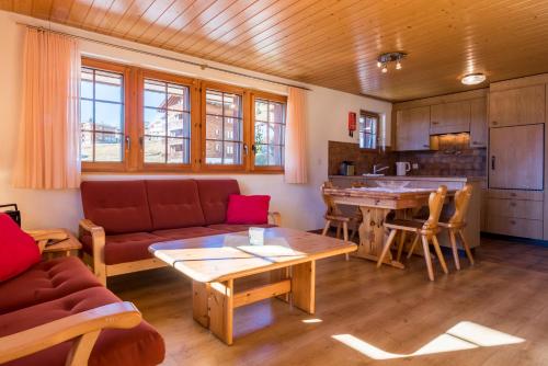 2 bedrooms, 6 beds