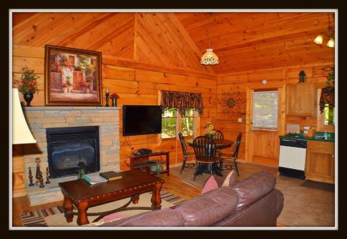 Priscilla Heights Lane Cabin 3210 - main image
