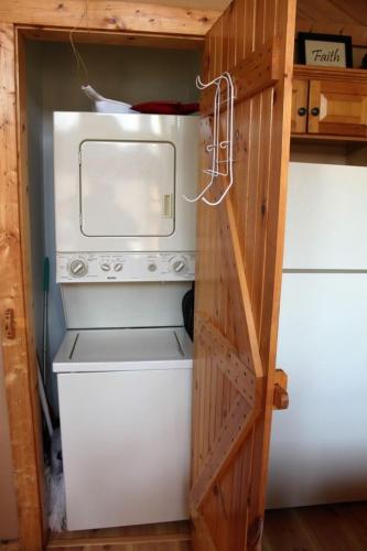 Ridgecrest Drive Cabin 1606 - image 5