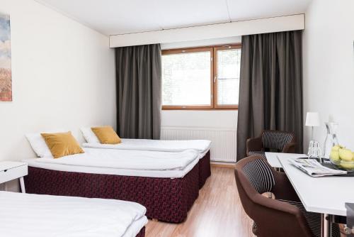 4 twin beds