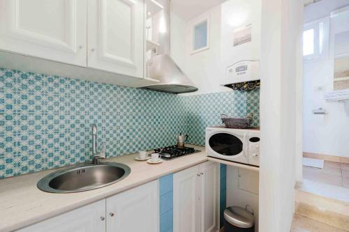 ELEGANT TRILUSSA APARTMENT, Рим (фото 8)