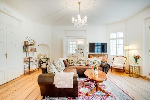 Lovecký zámeček pod Milešovkou (Lovecky zamecek pod Milesovkou) in Sobedruhy