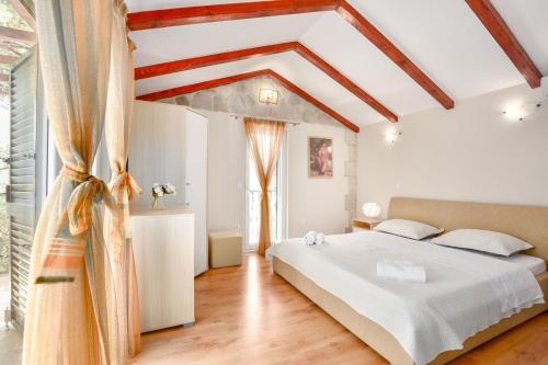 Villa Josip near Omiš , private pool (Villa Josip near Omis , private pool) in 奧斯特維卡