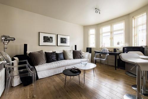 Plum Guide - Mcqueen's, Lambeth, London