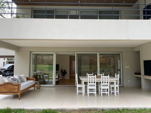 FANTASTICO DUPLEX CON JARDIN Y PISCINA!
