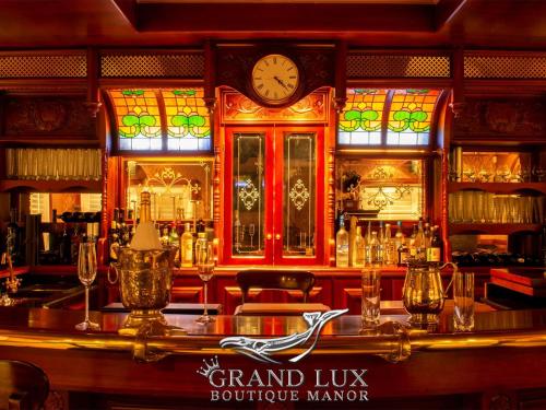 Grand Lux Boutique Manor