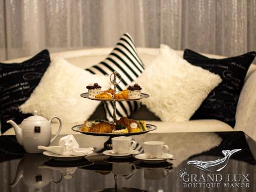 Grand Lux Boutique Manor