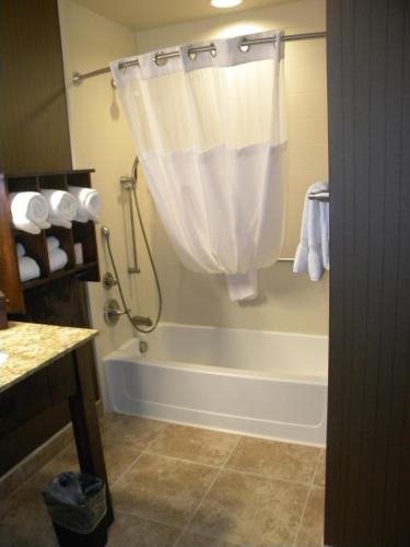 Teddy's Residential Suites Watford City - image 9