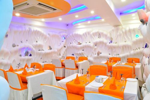 Restaurant, Royal Penguin Boutique Hotel & Spa in Kathmandu