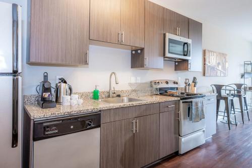 Viagem Modern Studio in Vibrant Neighborhood