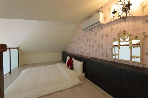 Deluxe Family Room image 3