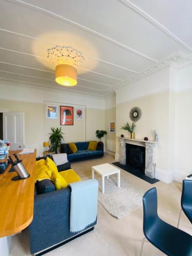 Picture of Elegant Spacious Apartment In Heart Of St Leonards