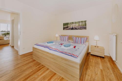 1 king bed, 1 sofa bed