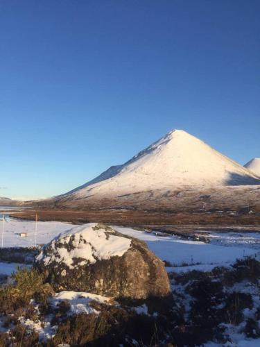 Birdsong Bothy Inviting 1 Bedroom House in Colbost
