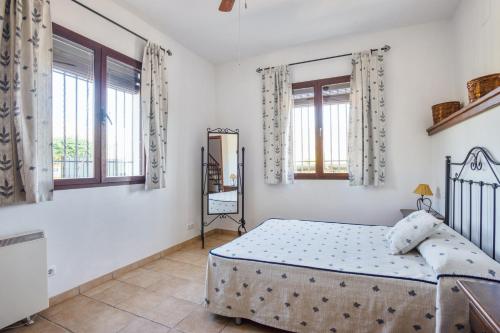 House with 5 bedrooms in Carcabuey with wonderful mountain view private pool and enclosed garden - image 14