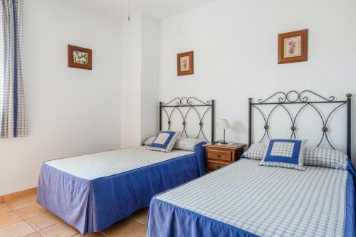 House with 5 bedrooms in Carcabuey with wonderful mountain view private pool and enclosed garden - image 8