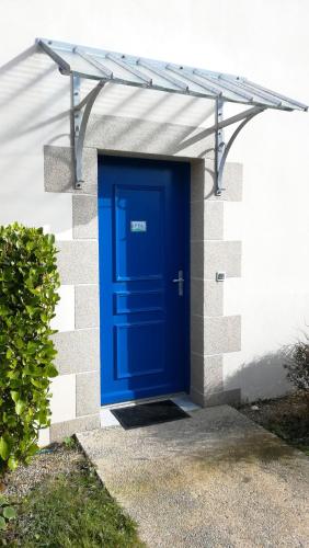 House with 2 bedrooms in Guilvinec with shared pool and enclosed garden 30 m from the beach - image 7