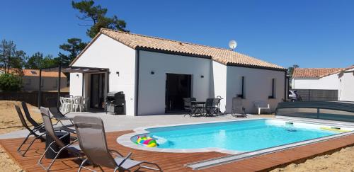 Villa de 3 chambres avec piscine privee jardin clos et wifi a Saint Jean de Monts