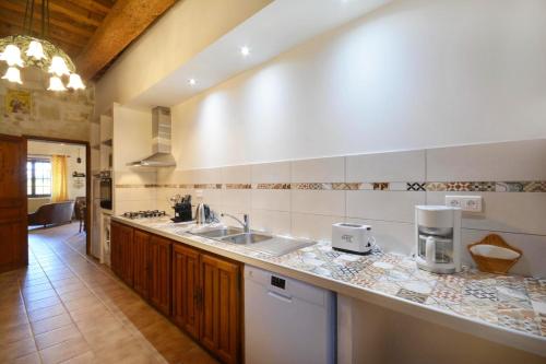House with 2 bedrooms in Saintes Maries de la Mer with shared pool furnished garden and WiFi 25 km from the beach - image 10