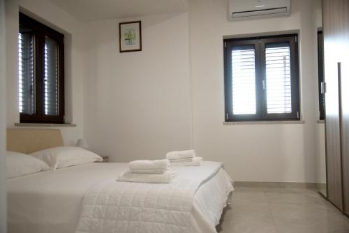  3 bedrooms appartement with shared pool enclosed garden and wifi at Bosco di Caiazzo in Caiazzo