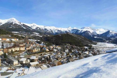 Viesnīcas āriene, Chalet charmant à Saint-Léger-les-Mélèzes avec vue sur la montagne (Chalet charmant a Saint-Leger-les-Melezes avec vue sur la montagne) in Saint-Leger-les-Melezes