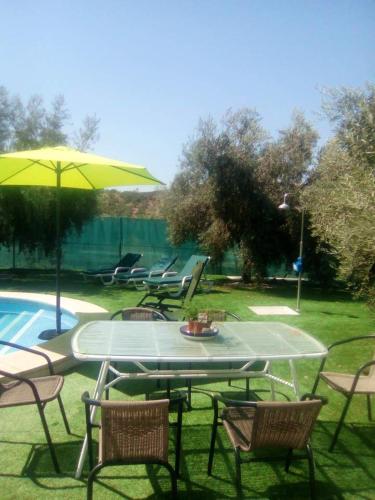 House with 4 bedrooms in Montilla Cordoba with wonderful mountain view shared pool enclosed garden 132 km from the beach - image 4