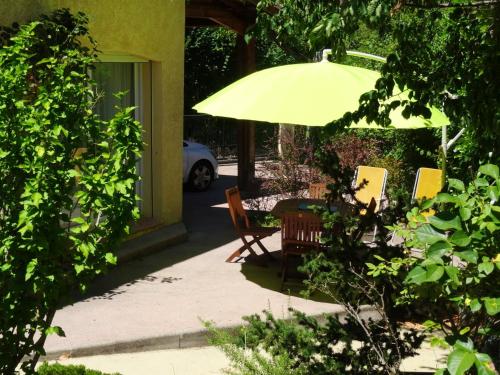 Apartment with 2 bedrooms in Annot with wonderful mountain view enclosed garden and WiFi - image 2