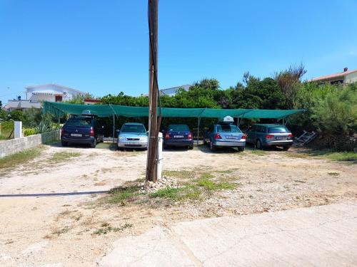 Apartment with 2 bedrooms in Pag with wonderful sea view enclosed garden and WiFi 100 m from the beach - image 8