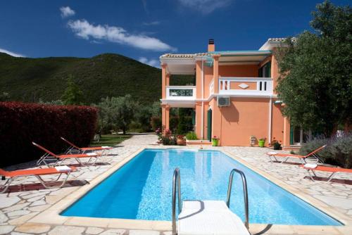 3 bedrooms villa with private pool and enclosed garden at Lefkada 2 km away from the beach