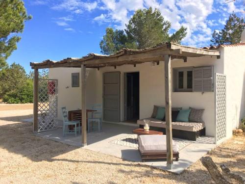 House with 3 bedrooms in Formentera with enclosed garden 5 km from the beach - image 3