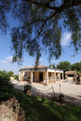  Spacious Villa with Pool in Sanlucar la Mayor in Sanlúcar la Mayor