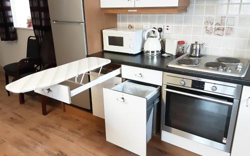 2 Bed Cottage - Sleeps 6 - Parking - Wifi, Enniscrone (Foto 8)