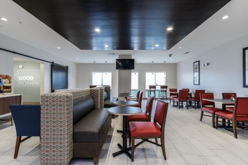 Holiday Inn Express & Suites- South Bend Casino, an IHG Hotel