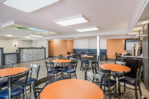 อาหารและเครื่องดื่ม, Quality Inn Hampton - Newport News in แฮมพ์ตัน (VA)