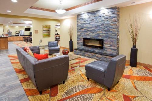 Expressway Suites of Grand Forks - image 4