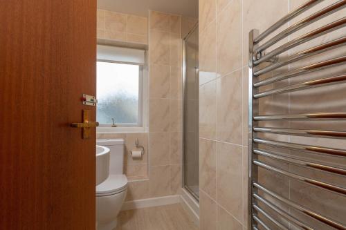 浴室, Beachview-Holiday Flat 2- Sleeps8 in 洛西茅斯