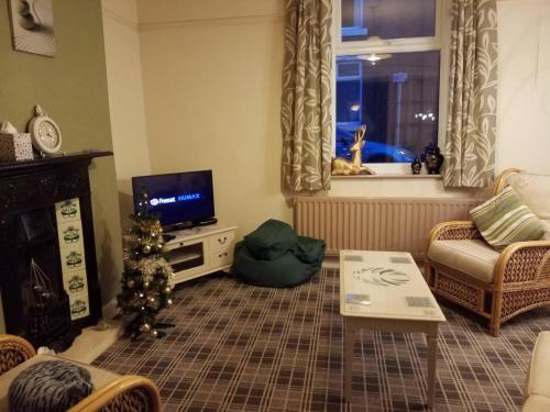 House - Sleeps 4 - Pets Ok - Parking - Garden in Guisborough