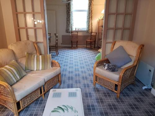 House - Sleeps 4 - Pets Ok - Parking - Garden in Guisborough