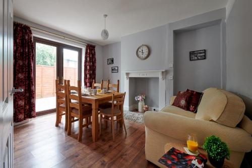 Pet Friendly Bargain 3 Bed Family House Mold, Mold, North Wales